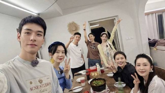 马思纯称《花少》聚会时长5小时起步 友情与真实感的见证