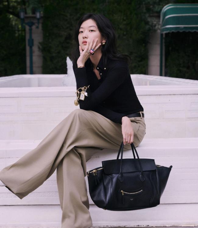 早春晴朗井柏然孙千车内拥吻 CP化学反应引热议