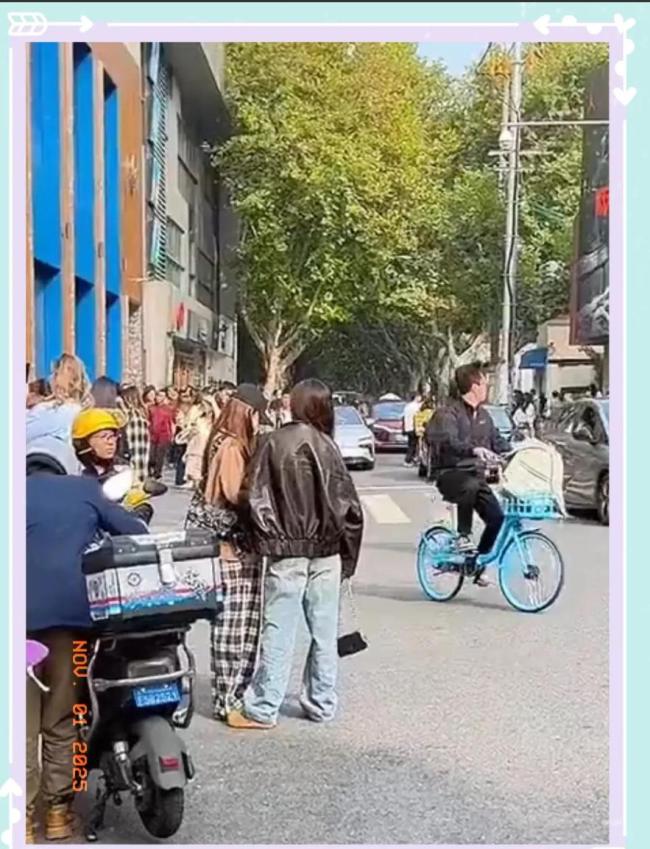 偶遇angelababy和闺蜜逛街