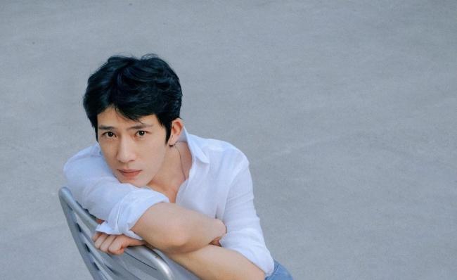 早春晴朗井柏然孙千车内拥吻 CP化学反应引热议