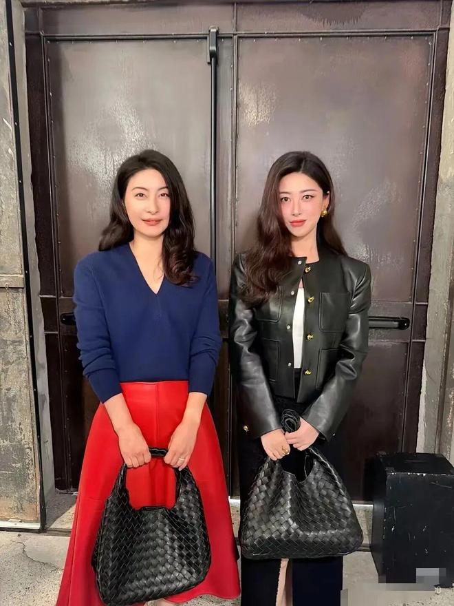 44岁郭晶晶同框朱珠，这气场绝了！难怪孩子养得这么贵气