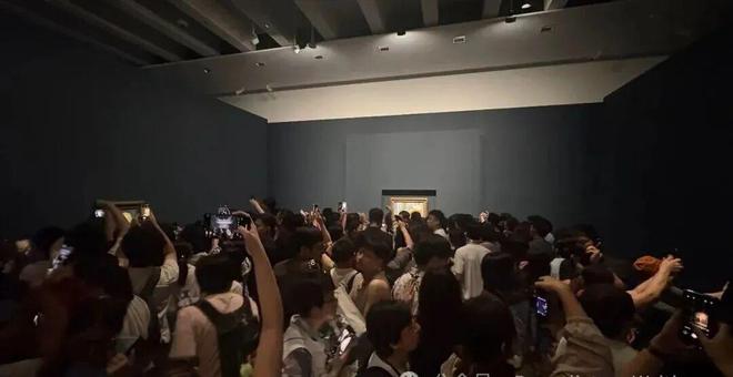 44岁郭晶晶同框朱珠，这气场绝了！难怪孩子养得这么贵气