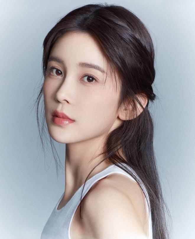 赵樱子直播曝一线男友姓张，系仙侠剧顶流比她小11岁，你能猜出吗