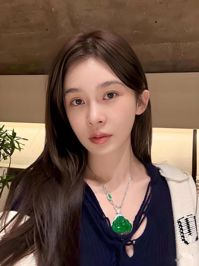 赵樱子直播曝一线男友姓张，系仙侠剧顶流比她小11岁，你能猜出吗