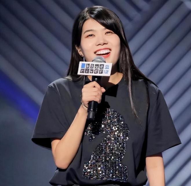 杨笠突然清空社媒！自曝生病睡眠差，长期遭攻击疑似萌生退意