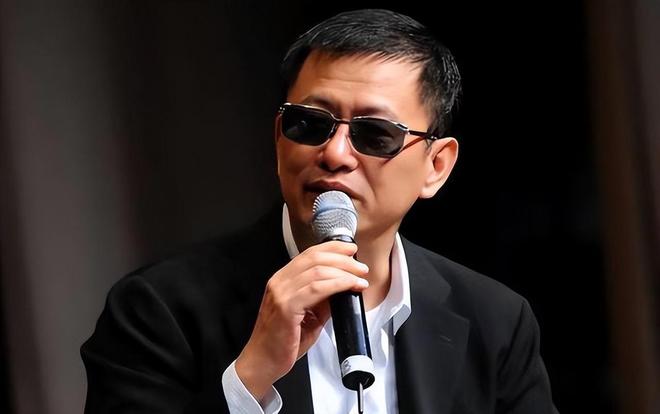 “王家卫滤镜”破碎，影视工业化下残酷的“权力游戏”？