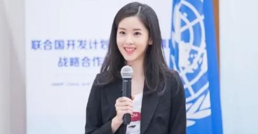 嫁给刘强东10年，章泽天面相大变