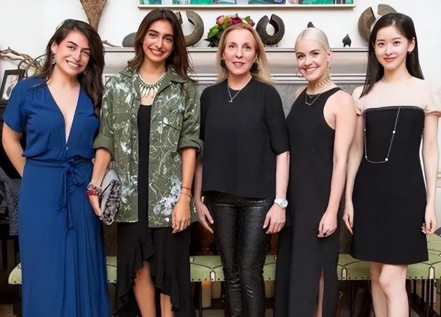 嫁给刘强东10年，章泽天面相大变