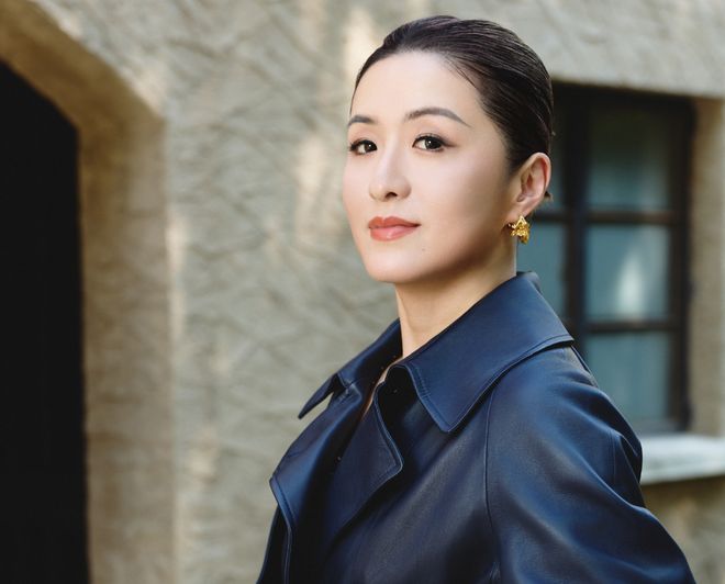 秦雯保不住了！袭警事件启动调查，新剧连夜撤档，官媒呼吁通报