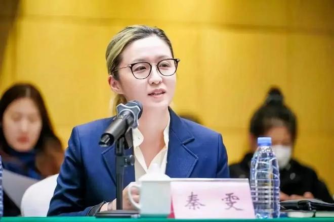 秦雯保不住了！袭警事件启动调查，新剧连夜撤档，官媒呼吁通报