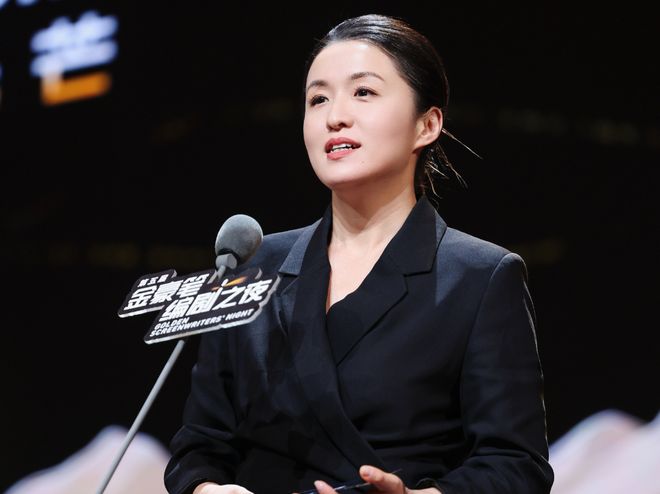 秦雯保不住了！袭警事件启动调查，新剧连夜撤档，官媒呼吁通报