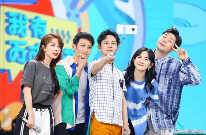 快乐家族回归啦？你有多久没看到何炅谢娜李维嘉杜海涛合体了？