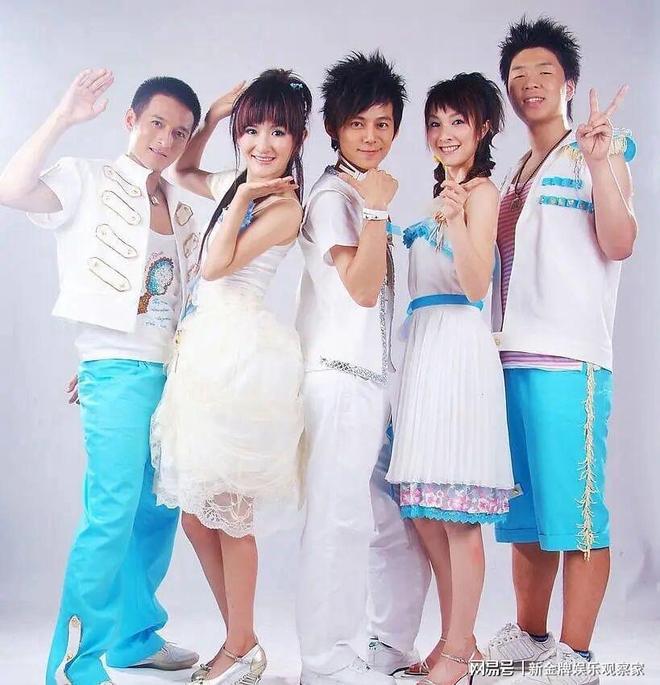 快乐家族回归啦？你有多久没看到何炅谢娜李维嘉杜海涛合体了？