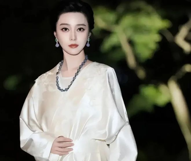 范冰冰丢国际影后的黑幕？刘诗诗独自带娃？郭碧婷向佐分居了？李明德抢马天宇角色？资源咖女星看不懂剧本？