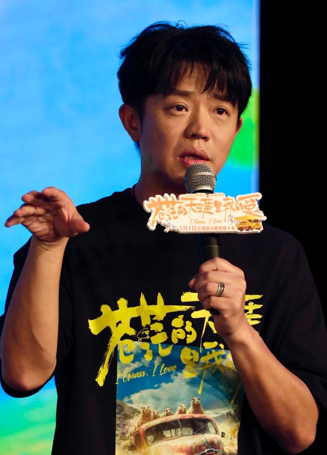 玲花时隔4个月单人复出，曾毅近照憔悴暴瘦，凤凰传奇合体艰难