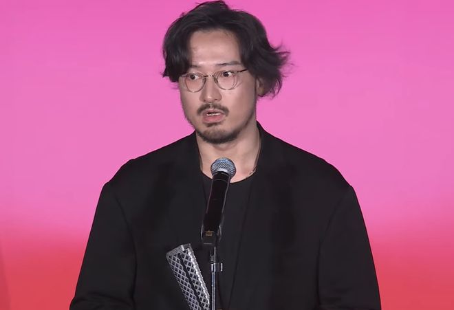 王传君斩获东京影帝！怼王家卫拒绝宋丹丹，曾因没戏拍卖表卖车