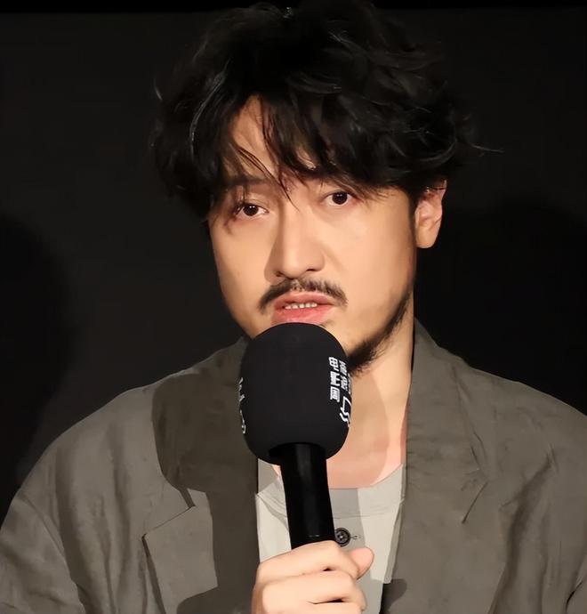 王传君斩获东京影帝！怼王家卫拒绝宋丹丹，曾因没戏拍卖表卖车