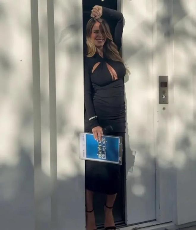 太阳报：卡里乌斯妻子身着大胆服饰在拍摄中遭遇尴尬一幕