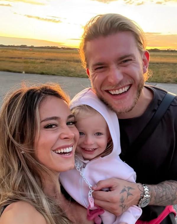 太阳报：卡里乌斯妻子身着大胆服饰在拍摄中遭遇尴尬一幕