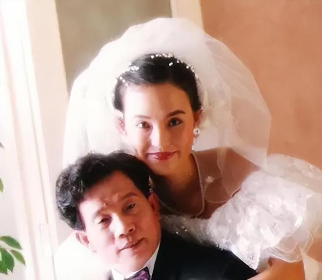 离了个大谱！这个男明星的骨灰竟被偷了！