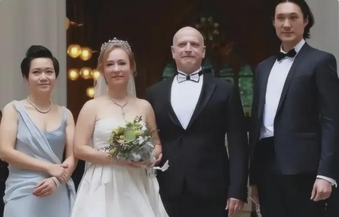 离了个大谱！这个男明星的骨灰竟被偷了！