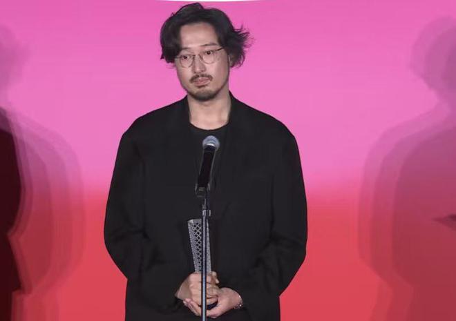 白百何还原争奖真相，指责导演带头搞孤立，网友要求给王传君道歉