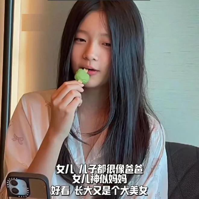 大S离世8个月，玥儿再现妈妈的经典动作，长发模样像仙女