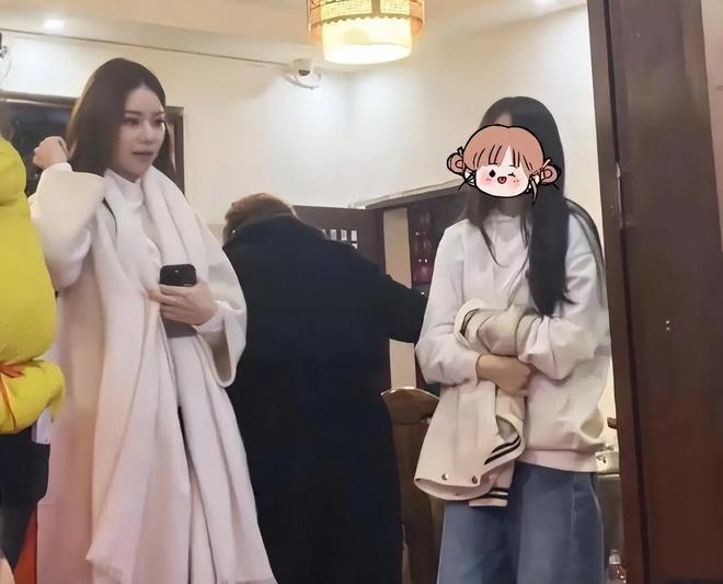 大S离世8个月，玥儿再现妈妈的经典动作，长发模样像仙女