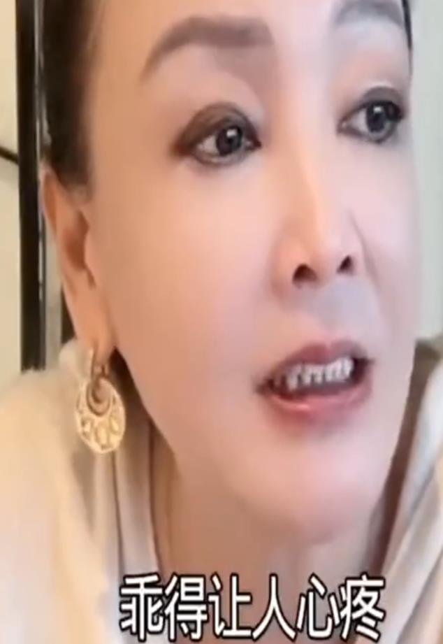 大S离世8个月，玥儿再现妈妈的经典动作，长发模样像仙女