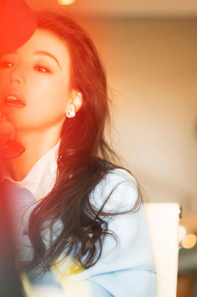 从台前演员到幕后导演，舒琪的三重奏丨赏色