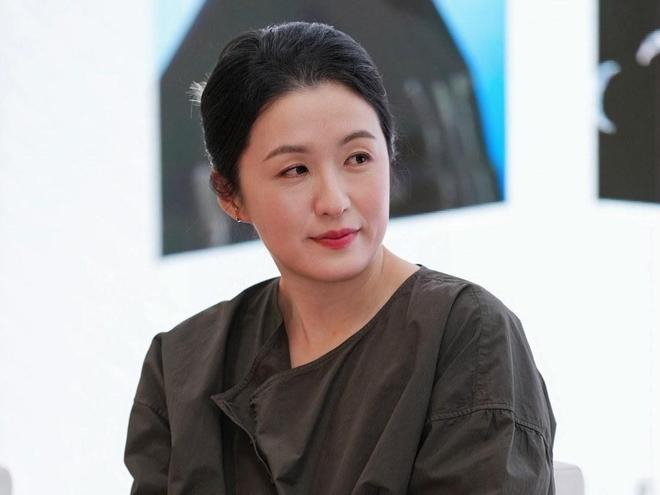 官媒点名通报，央视紧急换剧！秦雯袭警风波升级，人脉再广也没用