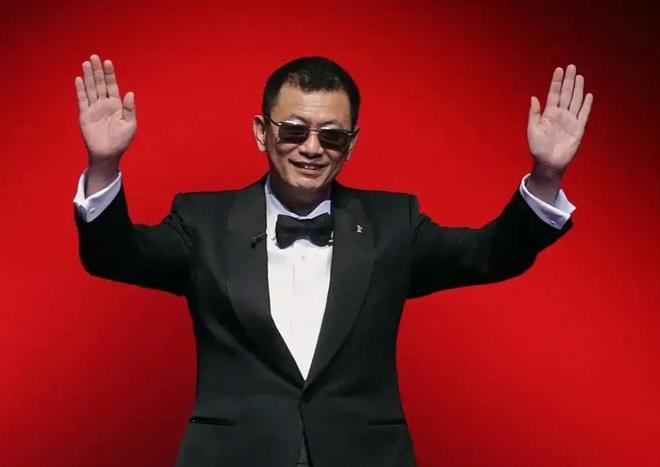 秦雯袭警冲上热搜！向王家卫炫耀后台硬能捞人，网友要求严查特权