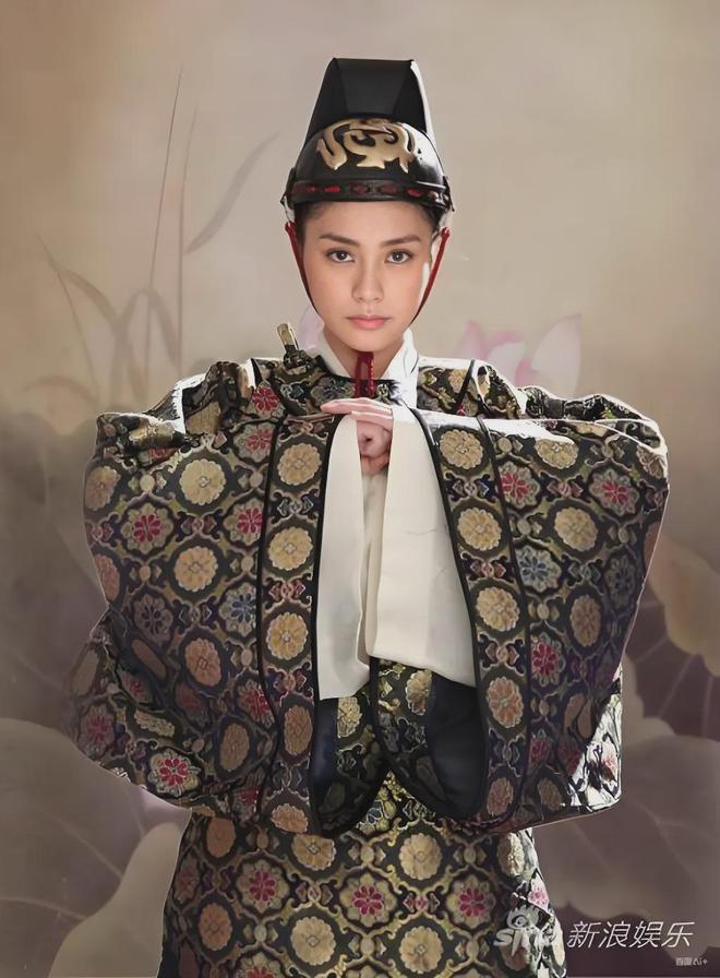 刘晓庆怒批演员不背台词，被扒出疑似阿娇，季冠霖曾点名吐槽她