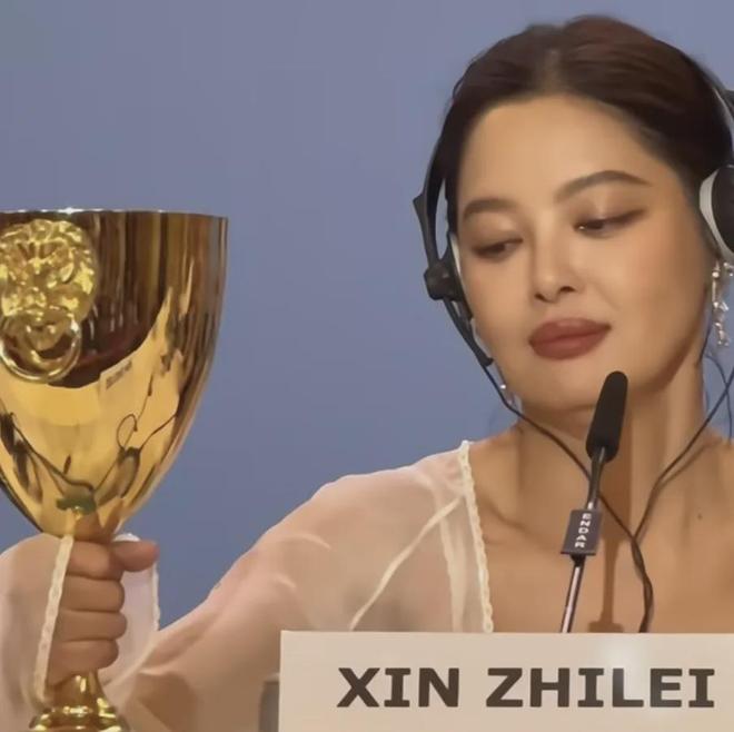 辛芷蕾回应撕奖反被骂，网友劝她别飘了，得奖新片票房表现并不好