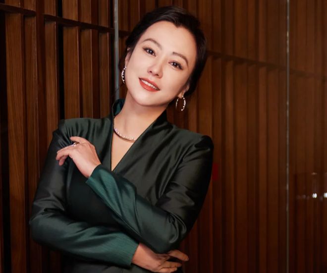 郝蕾风波升级！被扒曾参演《狂野时代》闹掰，辛芷蕾发声打脸她