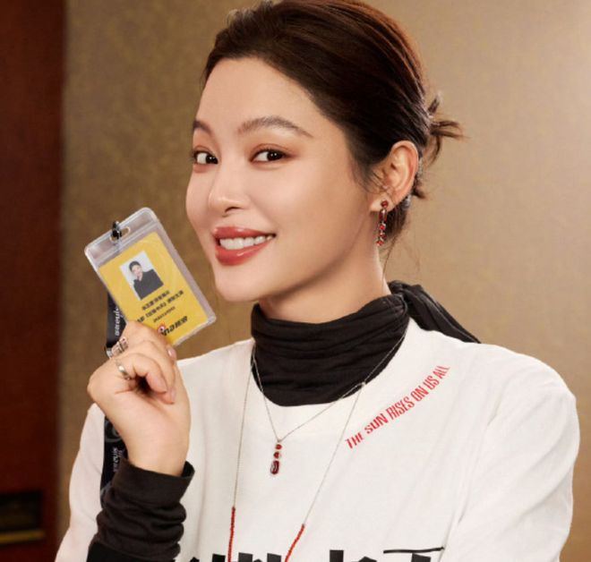 郝蕾风波升级！被扒曾参演《狂野时代》闹掰，辛芷蕾发声打脸她