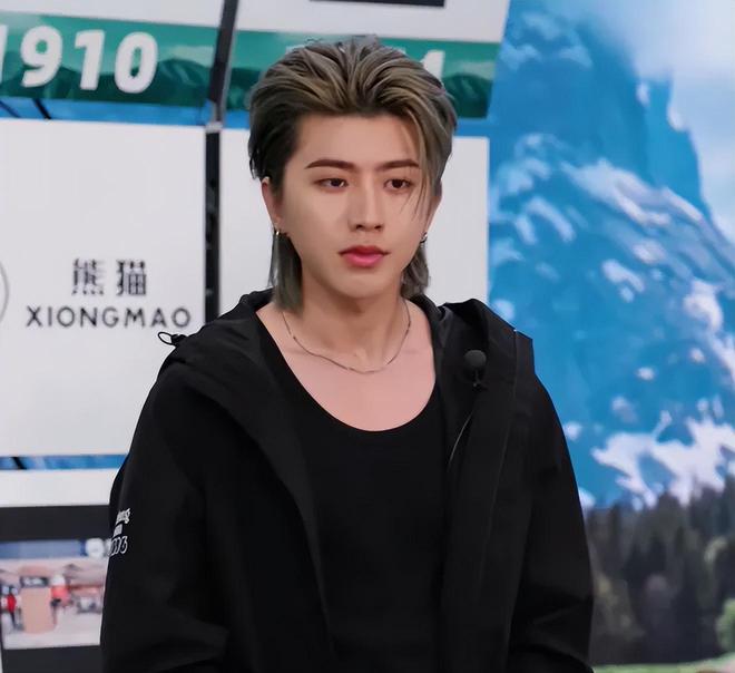 蔡徐坤演唱会风波升级！网友担心更多劣迹艺人效仿，呼吁永久封杀