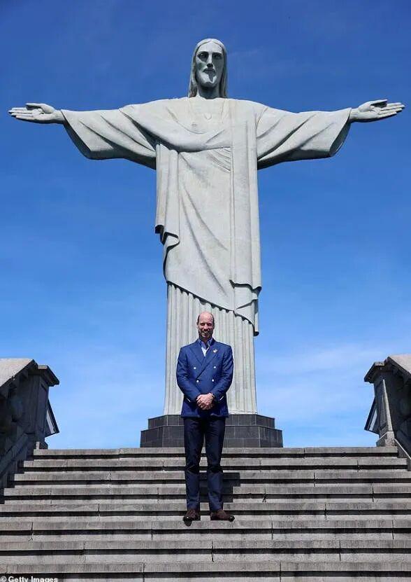 威廉王子访问巴西，上个厕所被夸不停：好亲民，跟他妈妈一样！