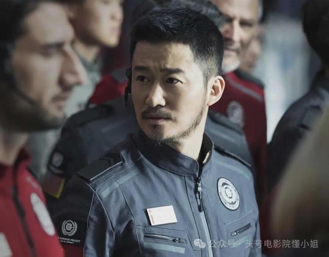 吴京晒《流浪地球3》宇航服！沈腾马丽加盟，或演刘培强岳父岳母