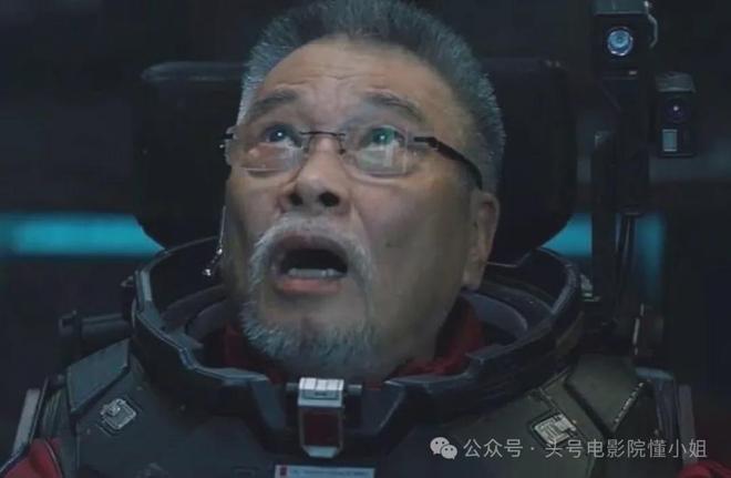 吴京晒《流浪地球3》宇航服！沈腾马丽加盟，或演刘培强岳父岳母