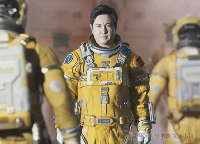 吴京晒《流浪地球3》宇航服！沈腾马丽加盟，或演刘培强岳父岳母