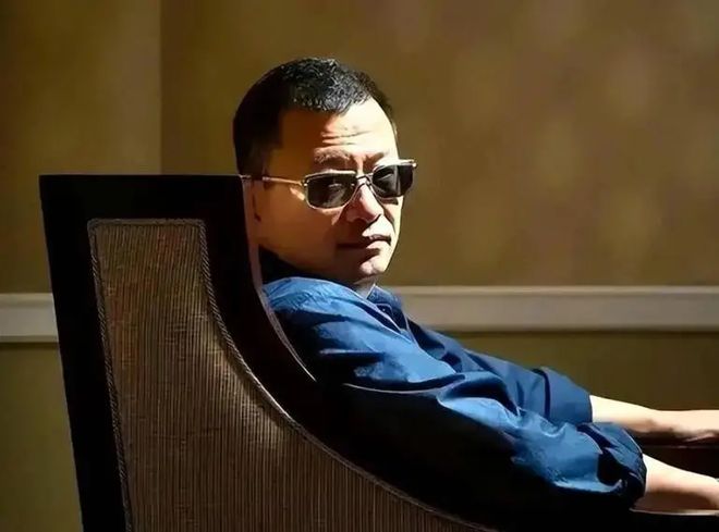 王家卫辱华歪屁股？辛芷蕾走后门拿影后？张艺兴回归EXO？黄羿火到海外？没素质女星大变脸？