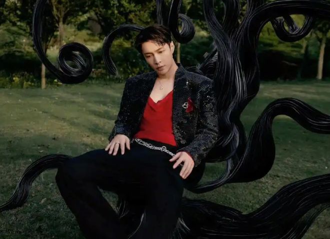 王家卫辱华歪屁股？辛芷蕾走后门拿影后？张艺兴回归EXO？黄羿火到海外？没素质女星大变脸？