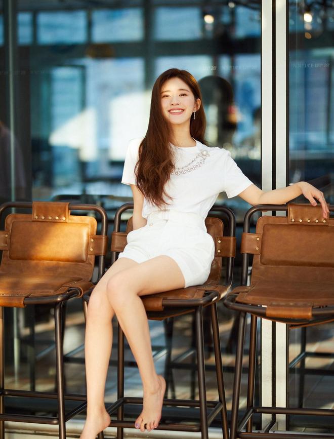 赵露思生日会官宣新公司，内娱斗赢资本第一人，复出仍稳坐95花？