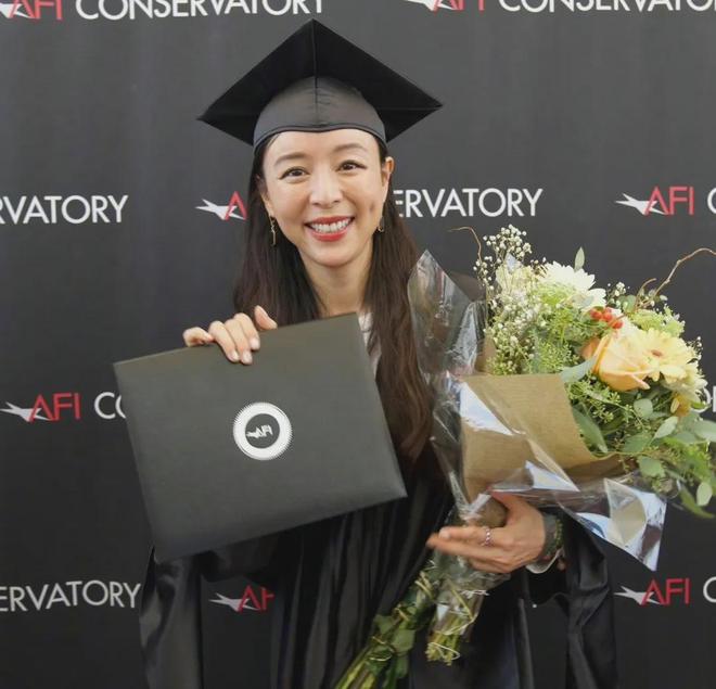 45岁张静初状态好真实！长期吃素气色差，生图毛孔粗大皱纹明显