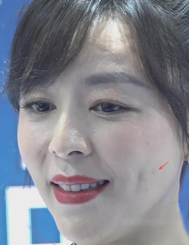 45岁张静初状态好真实！长期吃素气色差，生图毛孔粗大皱纹明显