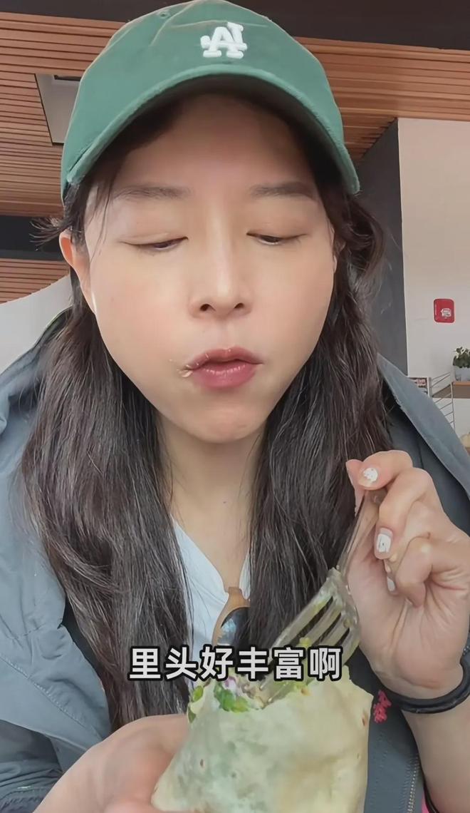 45岁张静初状态好真实！长期吃素气色差，生图毛孔粗大皱纹明显