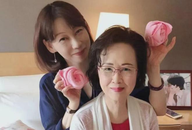 琼瑶儿媳被质疑消费婆婆！短剧《还珠》犯低级错误，剧方连夜修改