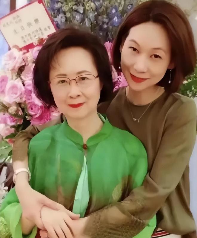 琼瑶儿媳被质疑消费婆婆！短剧《还珠》犯低级错误，剧方连夜修改