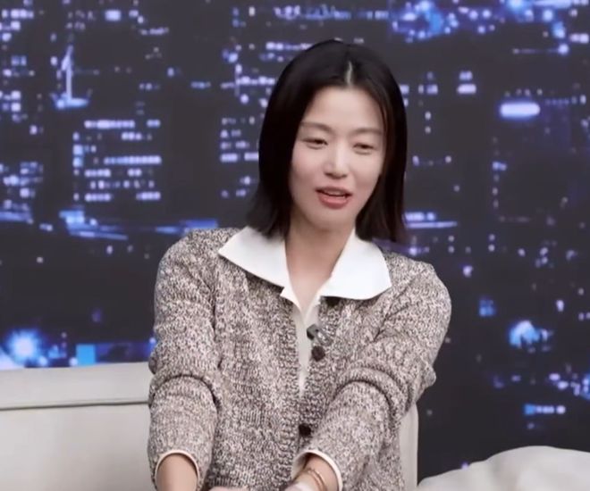 全智贤风波后首次露面，短发油腻气质大变，炒作贤妻人设遭吐槽